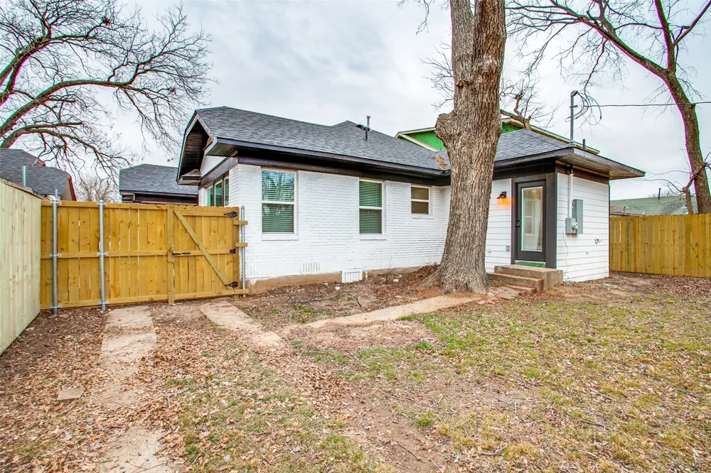 619 Pembroke Avenue Dallas, TX 75208