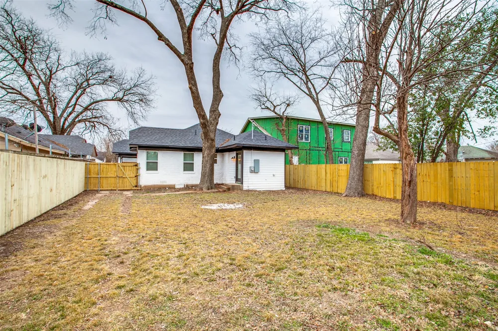 619 Pembroke Avenue Dallas, TX 75208