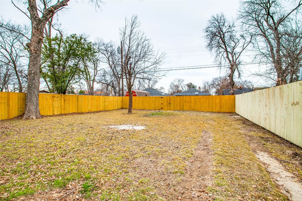 619 Pembroke Avenue Dallas, TX 75208