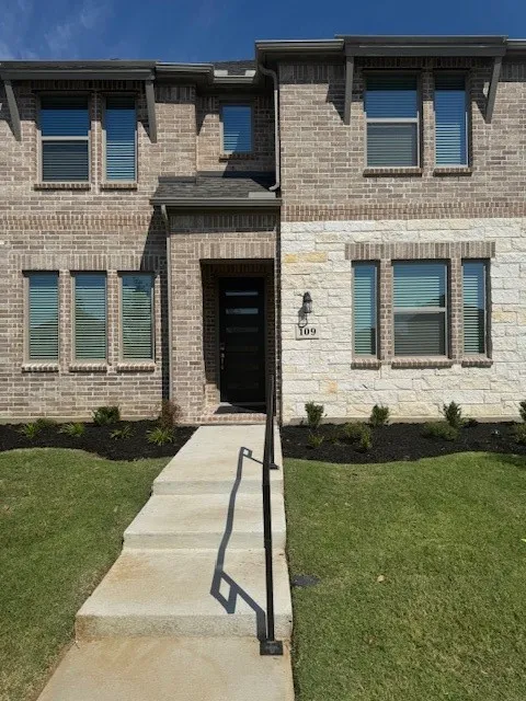 109 North Sky Drive Celina, TX 75009