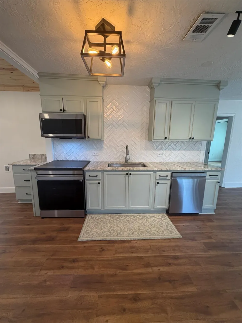 52 Periwinkle Court Lake Jackson, TX 77566