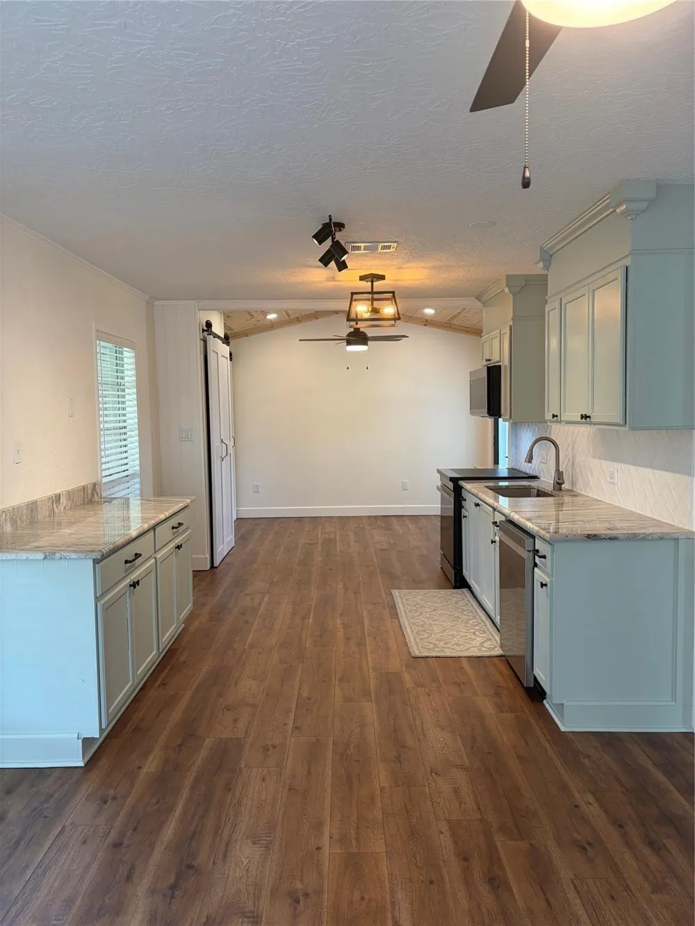 52 Periwinkle Court Lake Jackson, TX 77566