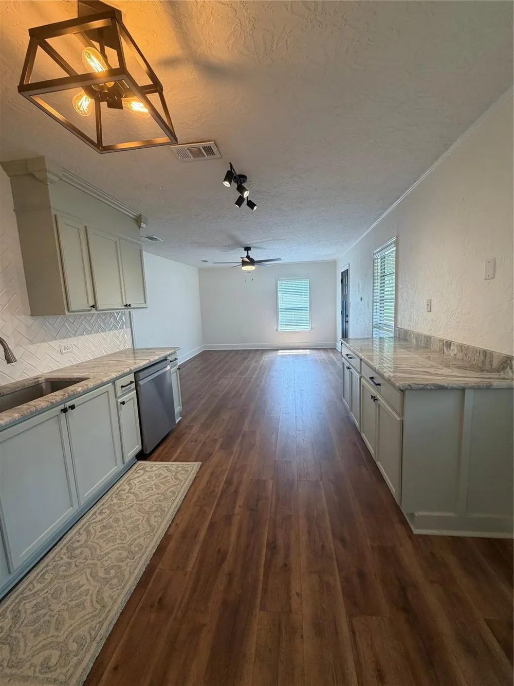 52 Periwinkle Court Lake Jackson, TX 77566