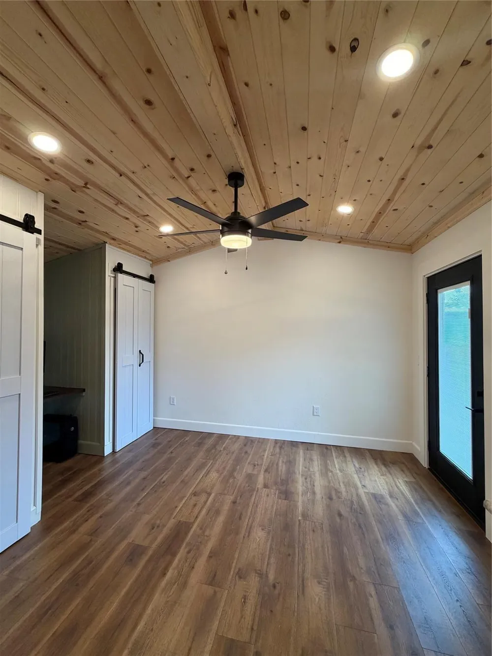 52 Periwinkle Court Lake Jackson, TX 77566