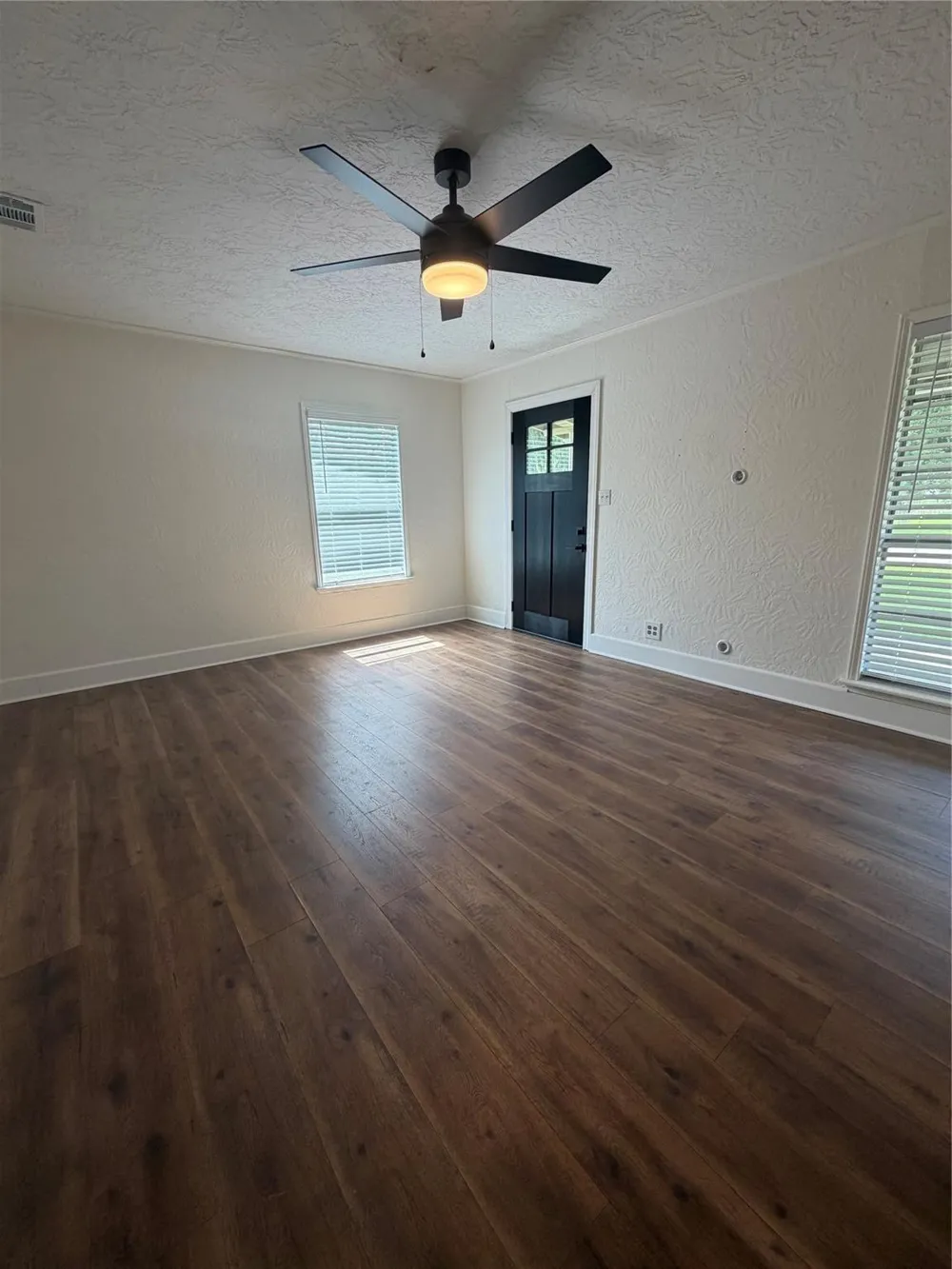 52 Periwinkle Court Lake Jackson, TX 77566