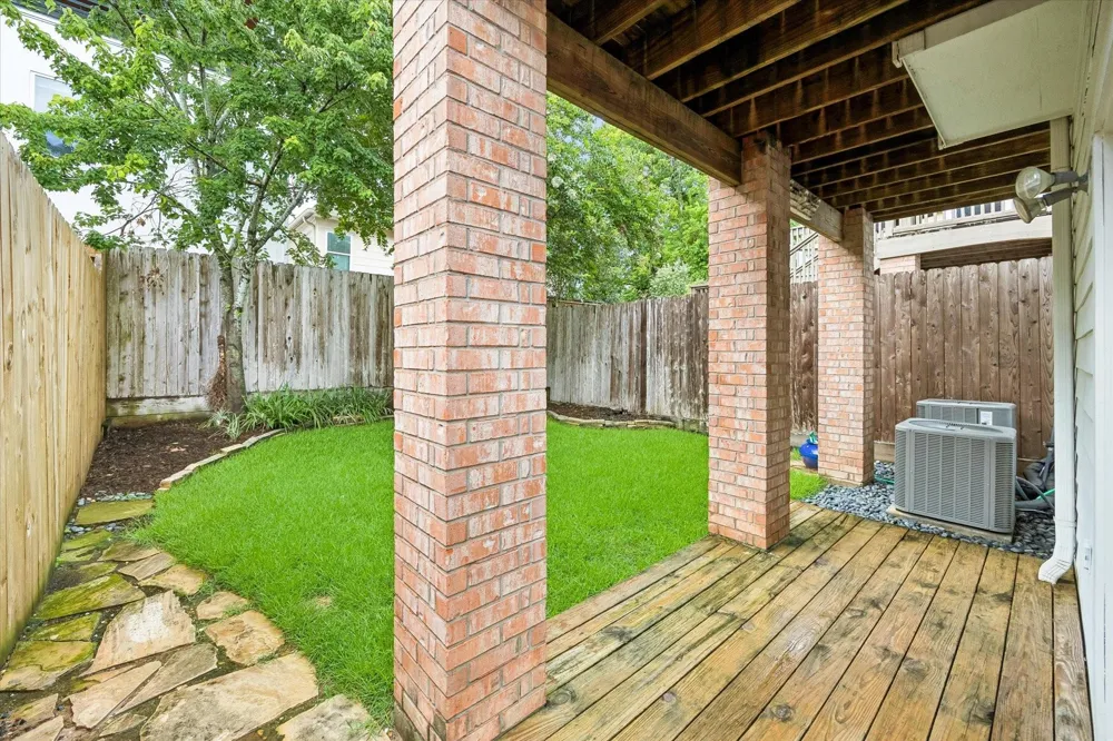 911 Birdsall Street Houston, TX 77007
