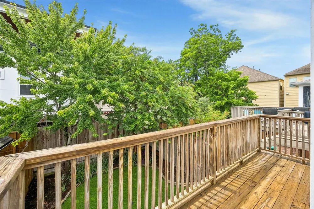 911 Birdsall Street Houston, TX 77007