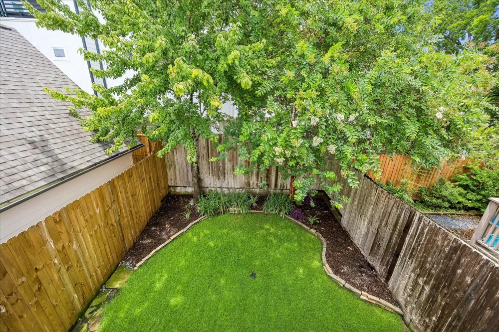 911 Birdsall Street Houston, TX 77007