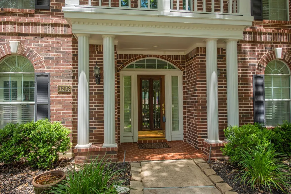 1303 Red Oak Court Sugar Land, TX 77479