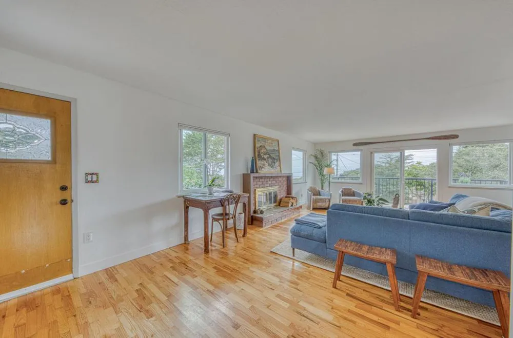 1321 Hoffman Avenue Monterey, CA 93940