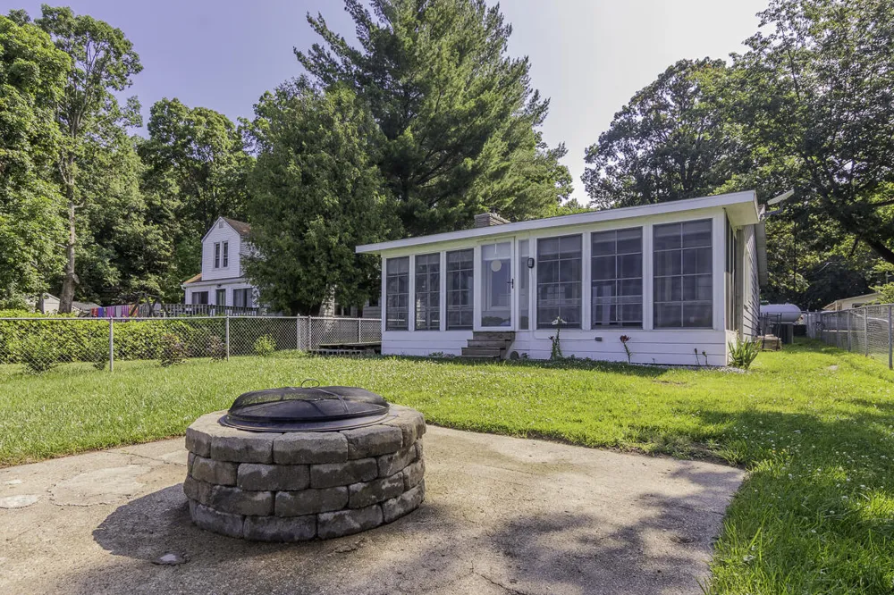 124 Peterson Drive Gobles, MI 49055