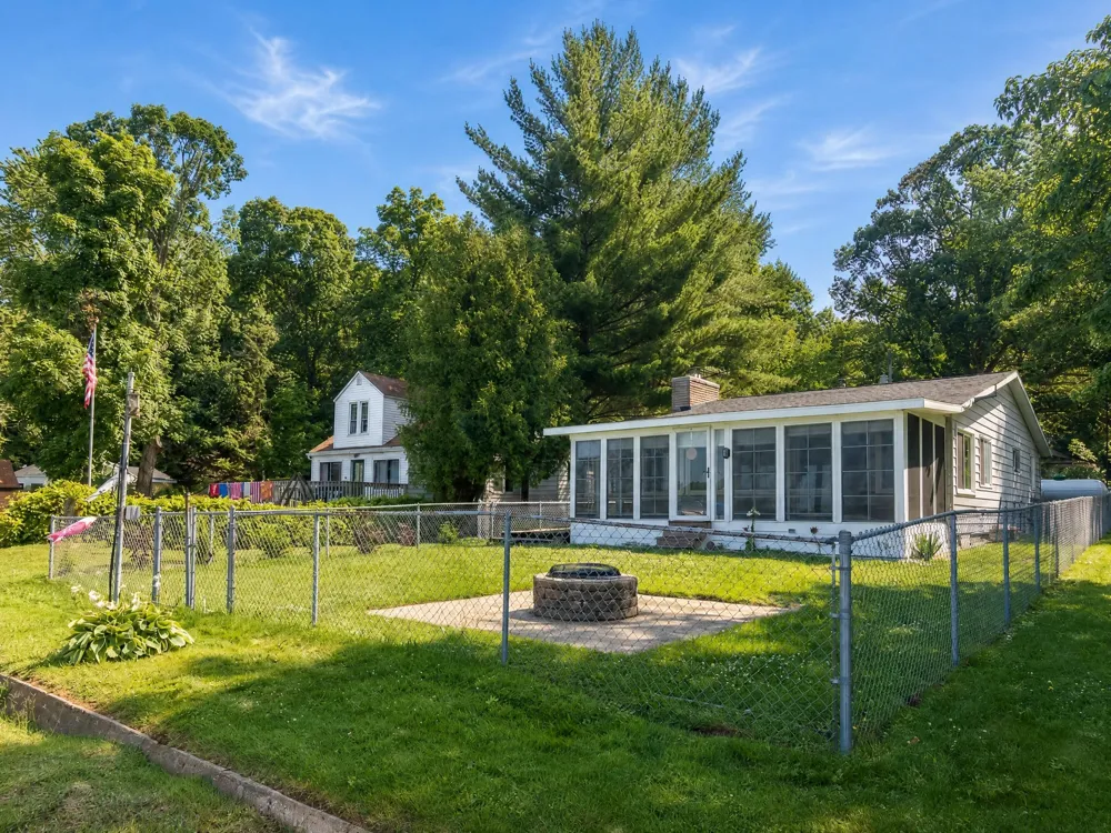 124 Peterson Drive Gobles, MI 49055