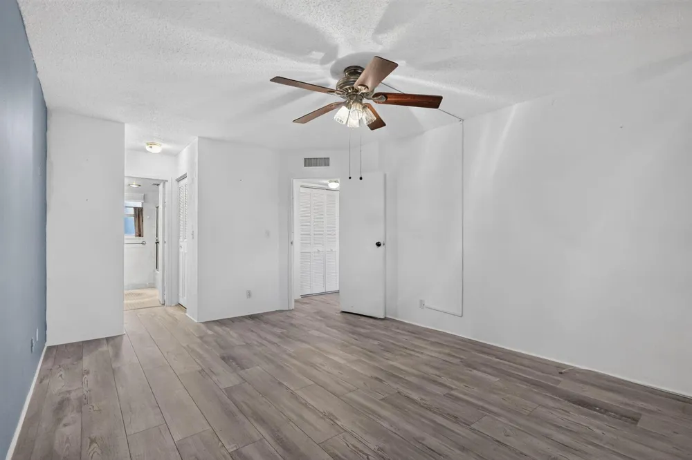 3524 Via Poinciana #Apt 104 Lake Worth, FL 33467