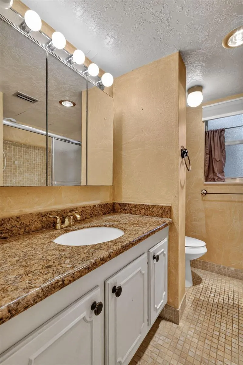 3524 Via Poinciana #Apt 104 Lake Worth, FL 33467