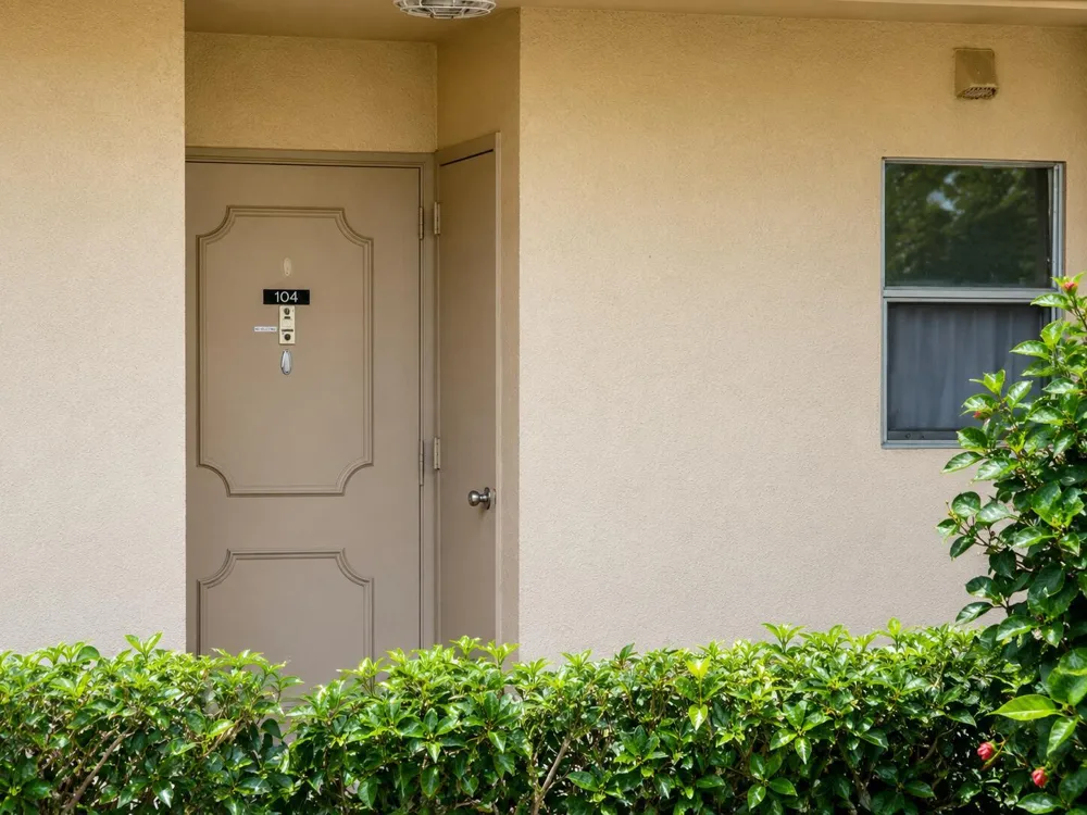 3524 Via Poinciana #Apt 104 Lake Worth, FL 33467