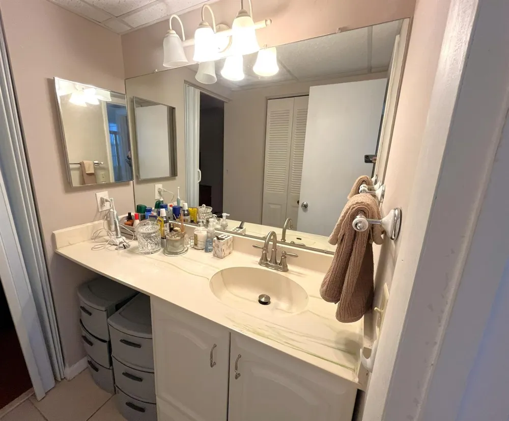 7837 Golf Circle Drive #206 Margate, FL 33063