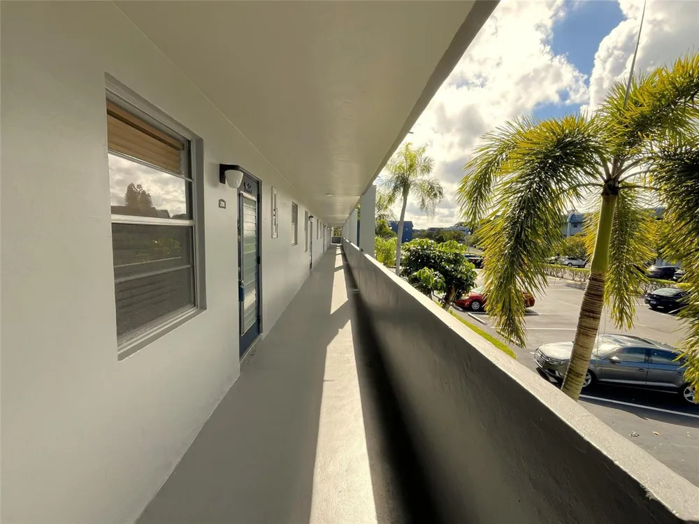 7837 Golf Circle Drive #206 Margate, FL 33063