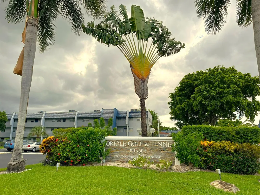 7837 Golf Circle Drive #206 Margate, FL 33063