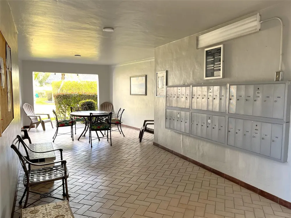 7837 Golf Circle Drive #206 Margate, FL 33063