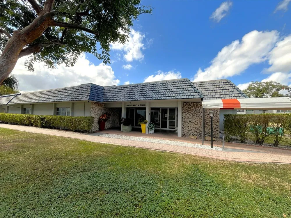7837 Golf Circle Drive #206 Margate, FL 33063