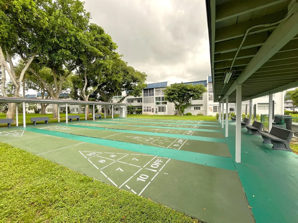 7837 Golf Circle Drive #206 Margate, FL 33063