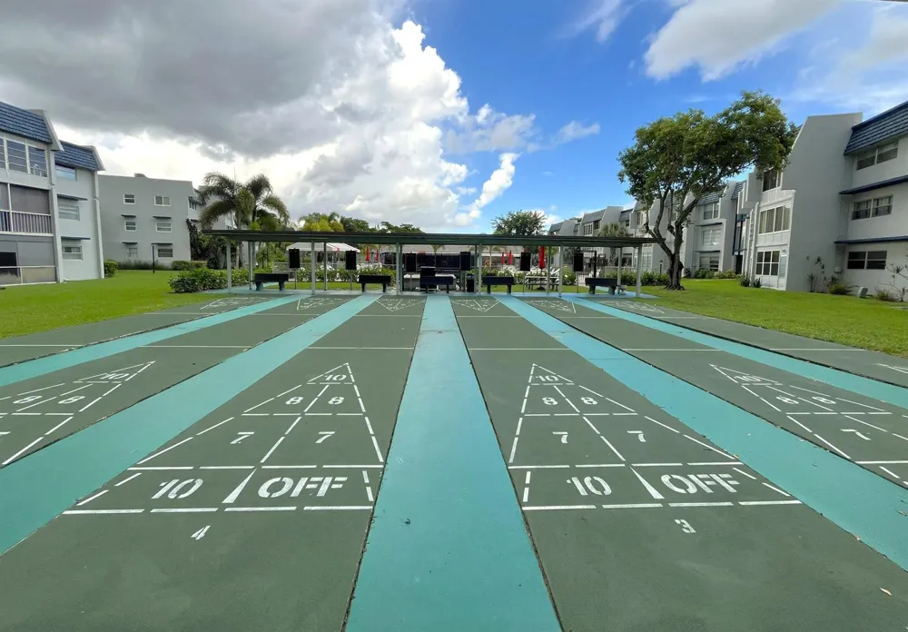 7837 Golf Circle Drive #206 Margate, FL 33063