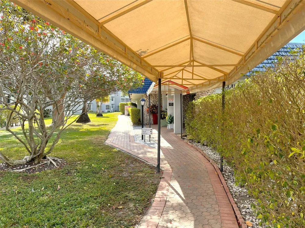 7837 Golf Circle Drive #206 Margate, FL 33063