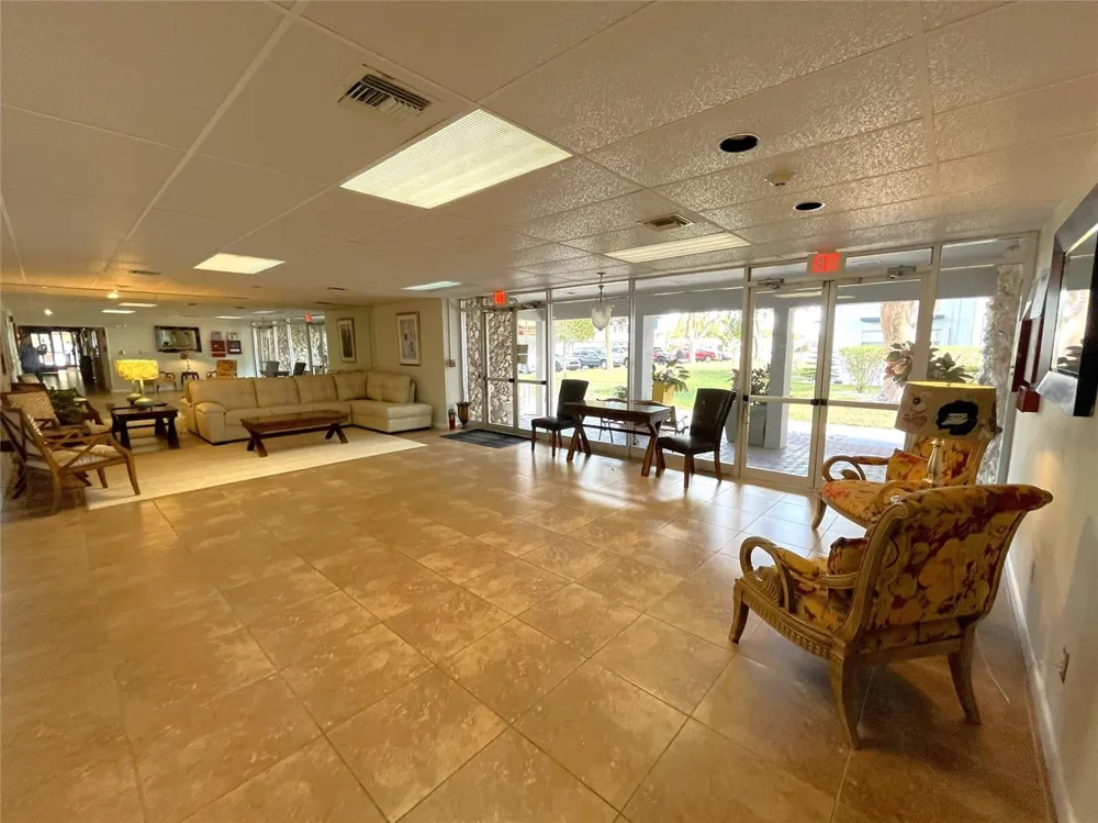 7837 Golf Circle Drive #206 Margate, FL 33063