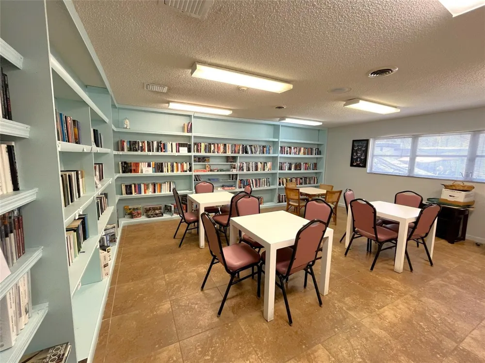 7837 Golf Circle Drive #206 Margate, FL 33063