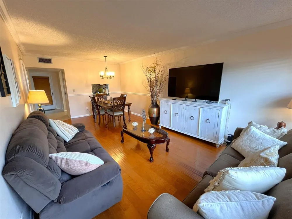 7837 Golf Circle Drive #206 Margate, FL 33063