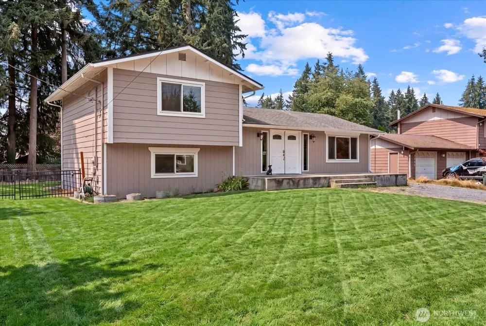 12808 Military Road E Puyallup, WA 98374