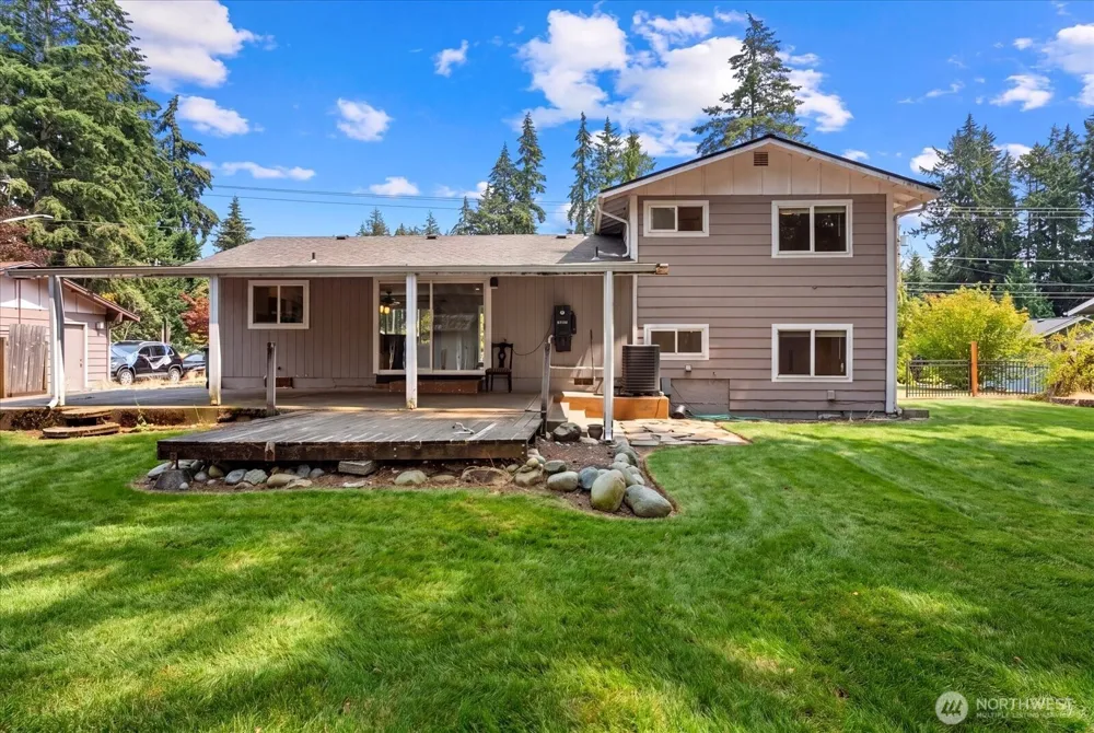 12808 Military Road E Puyallup, WA 98374