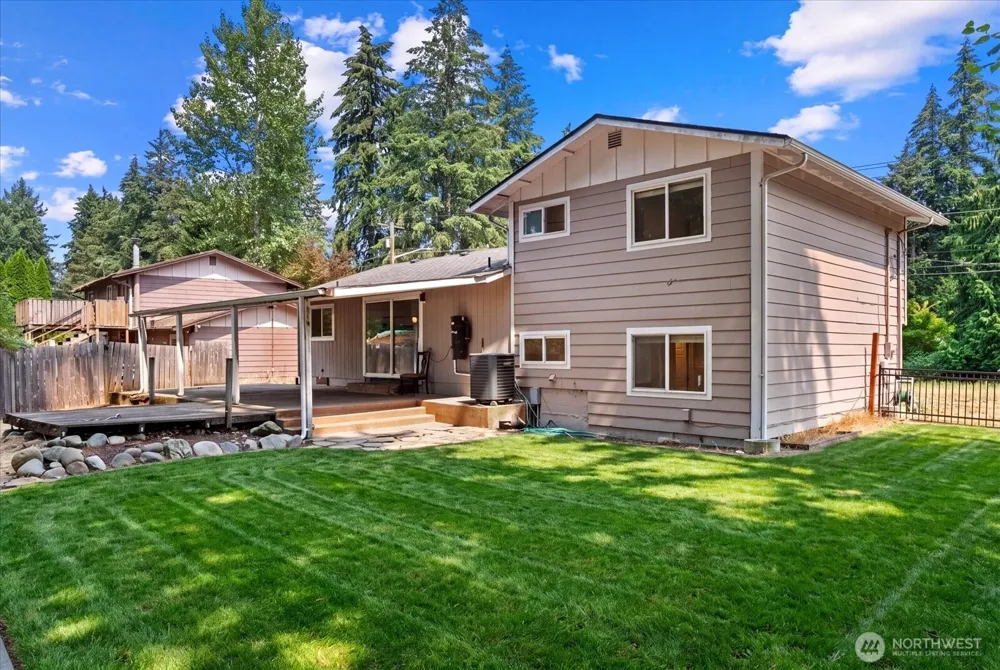 12808 Military Road E Puyallup, WA 98374