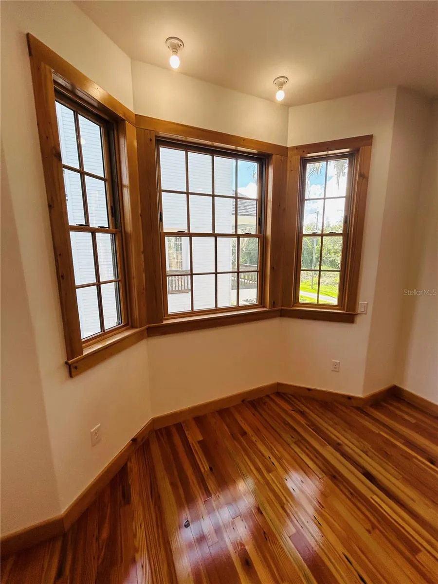 294 NW 12TH AVENUE Gainesville, FL 32601