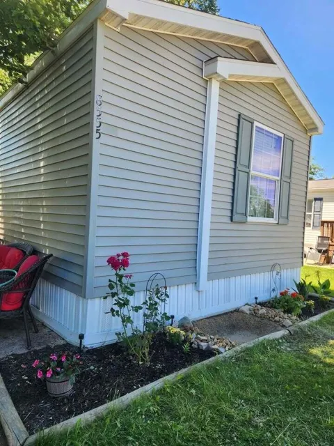 8555 Skyline Drive SW