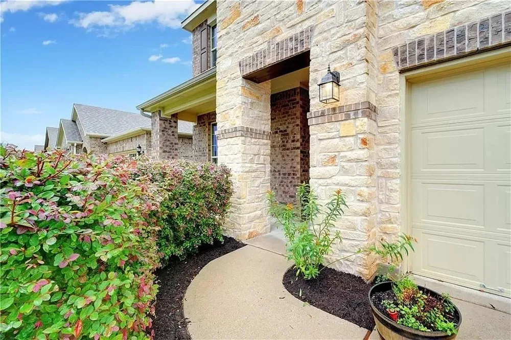 2112 Edson Court Leander, TX 78641