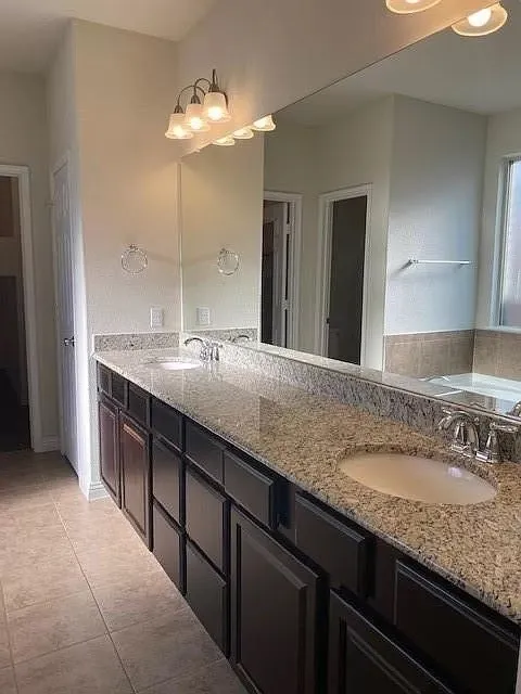 2112 Edson Court Leander, TX 78641