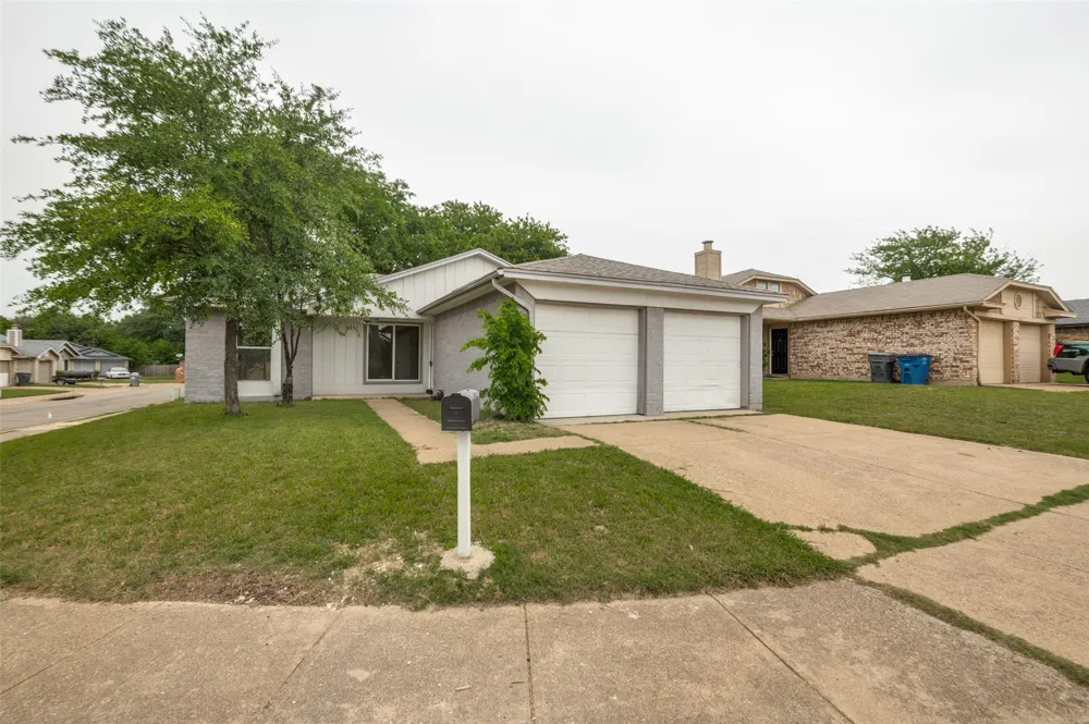 6952 Sammy Circle Dallas, TX 75237