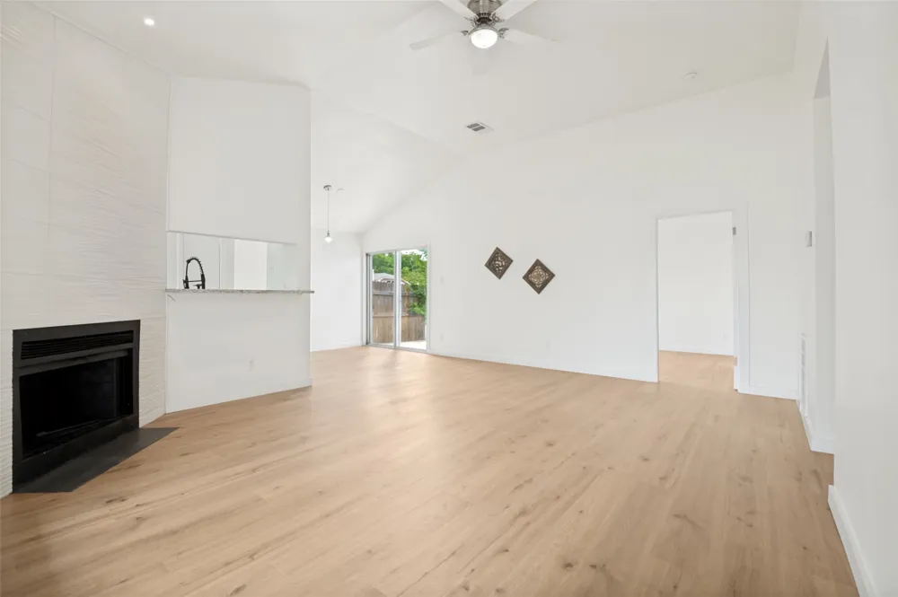 6952 Sammy Circle Dallas, TX 75237