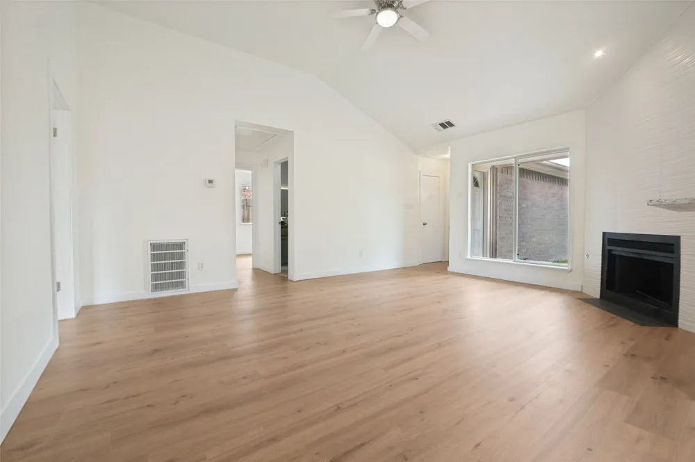 6952 Sammy Circle Dallas, TX 75237