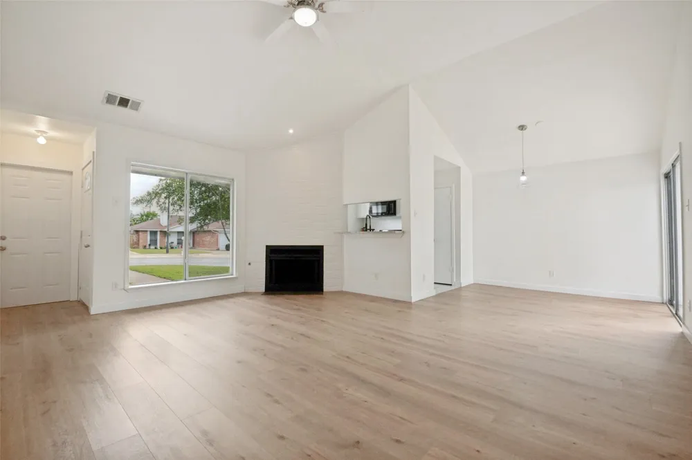 6952 Sammy Circle Dallas, TX 75237