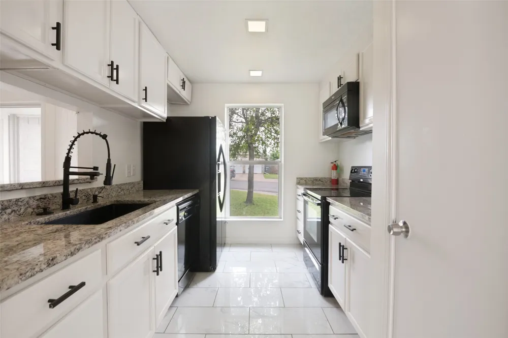 6952 Sammy Circle Dallas, TX 75237