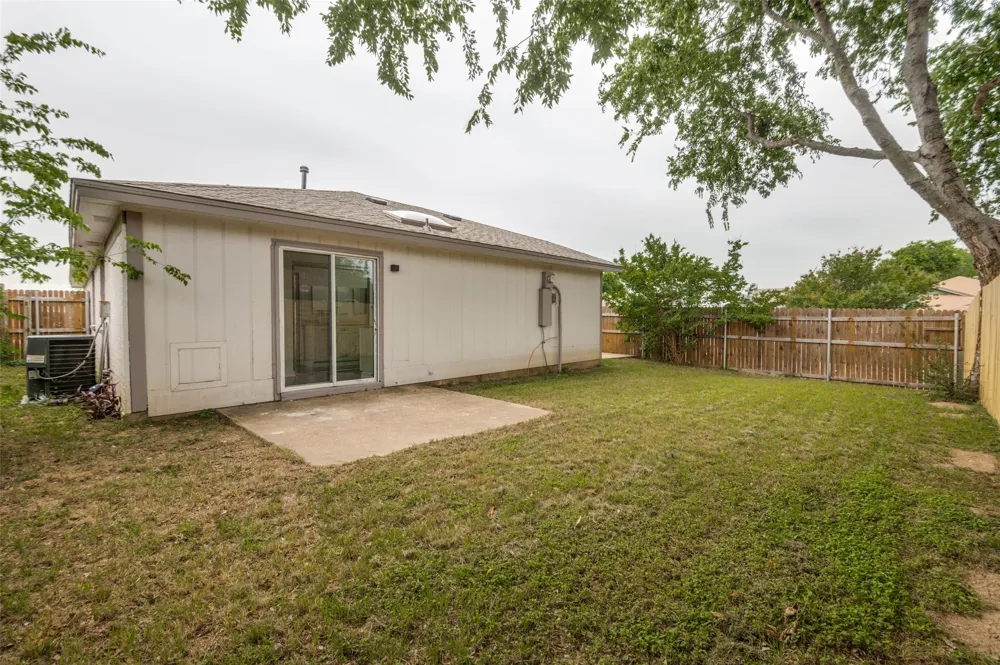 6952 Sammy Circle Dallas, TX 75237