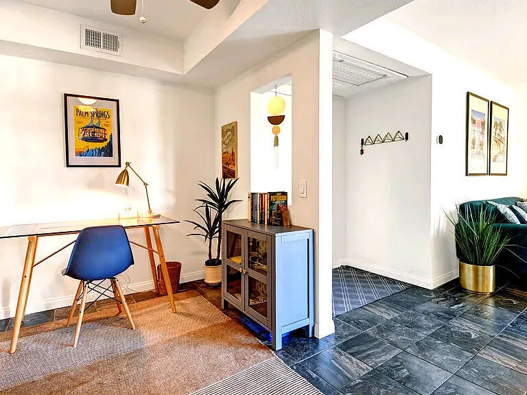 1550 S Camino Real #123 Palm Springs, CA 92264