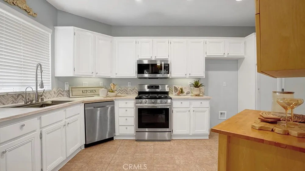 933 Somerville Irvine, CA 92620
