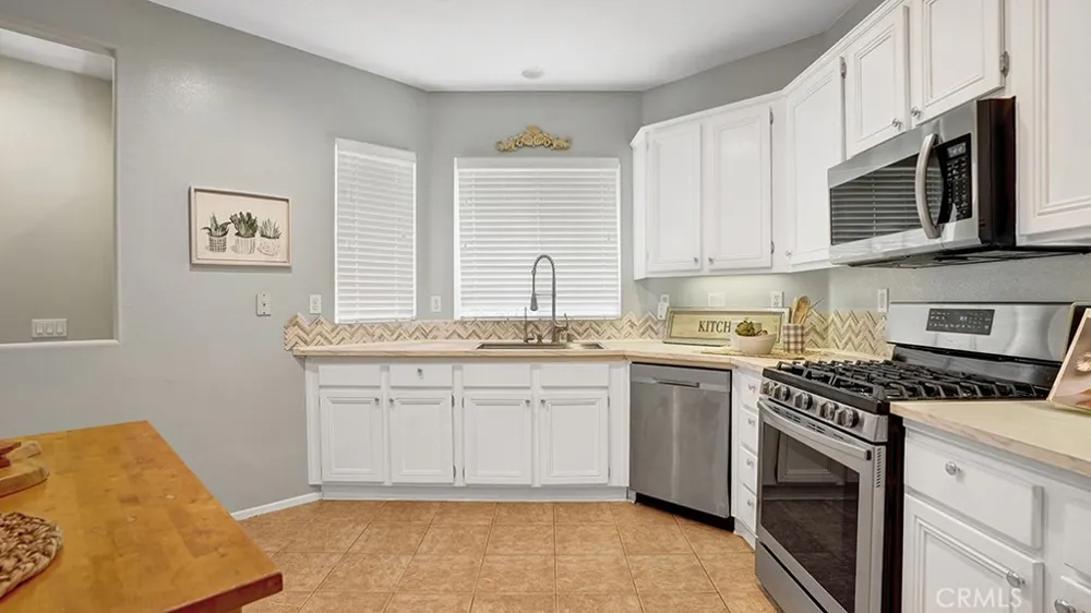 933 Somerville Irvine, CA 92620