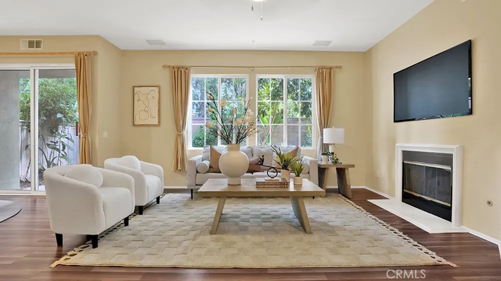 933 Somerville Irvine, CA 92620