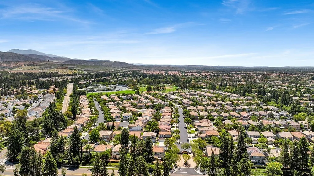 933 Somerville Irvine, CA 92620