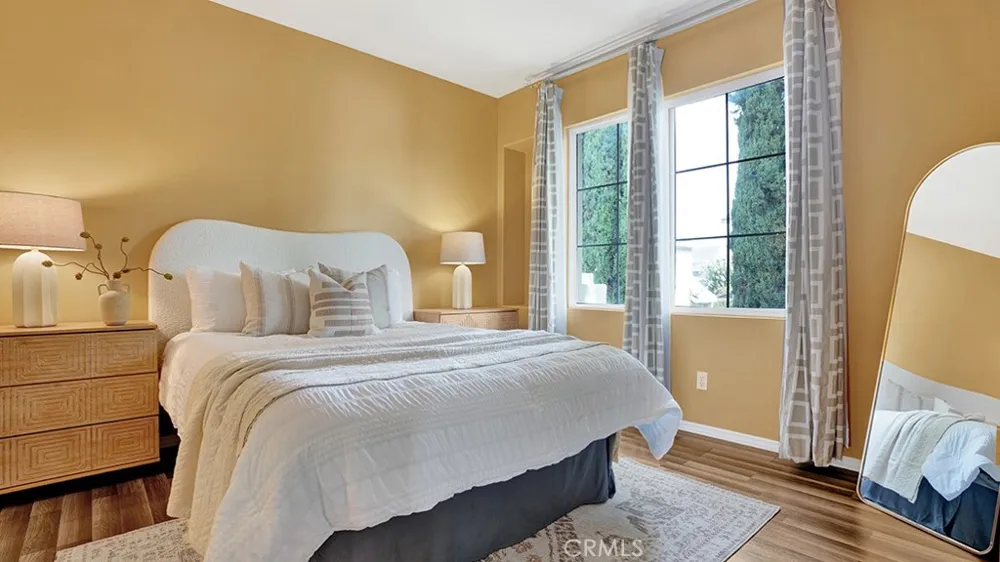 933 Somerville Irvine, CA 92620