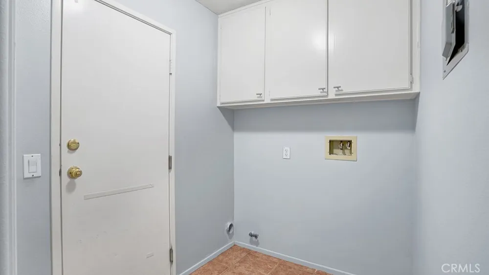 933 Somerville Irvine, CA 92620